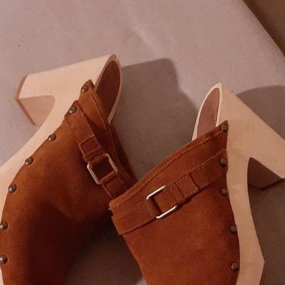 Heels - Picture 4 of 4